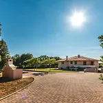 Prázdninový dům Luxurious In Pula