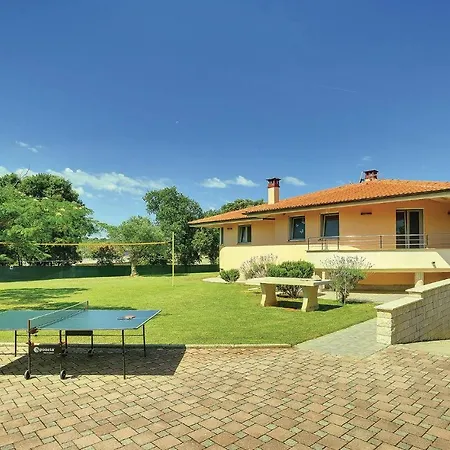 Holiday home Luxurious Home In Pula Pula