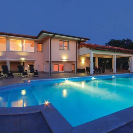 Holiday home Luxurious Home In Pula *