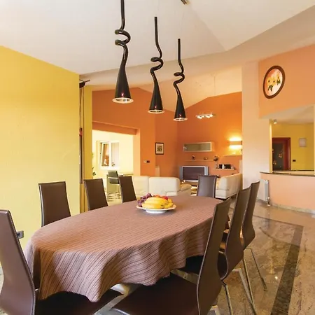 Tatil Evi Stunning In With Kitchen Pula