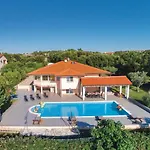 Vikendica Gorgeous Home In Pula With Wifi