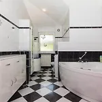 Vikendica Gorgeous Home In Pula With Wifi *