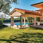 Gorgeous Home In Pula With Wifi Vikendica *