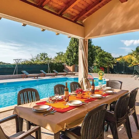 Ferienhaus Luxurious Home In Pula *
