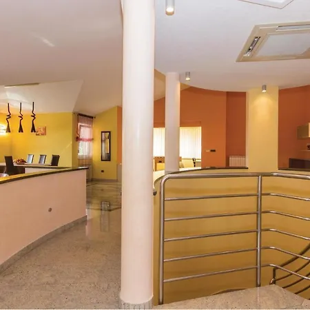 Ferienhaus Luxurious Home In Pula *