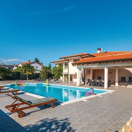 Luxurious Home In Pula Pula