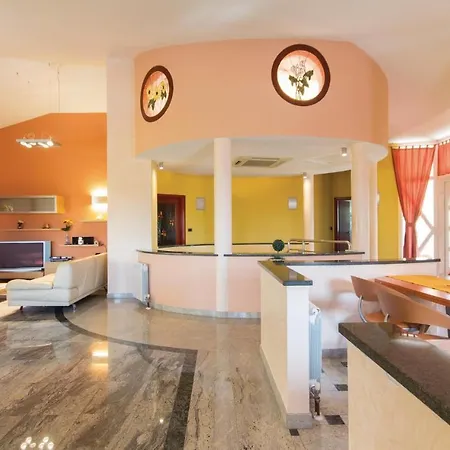 Ferienhaus Luxurious Home In Pula *