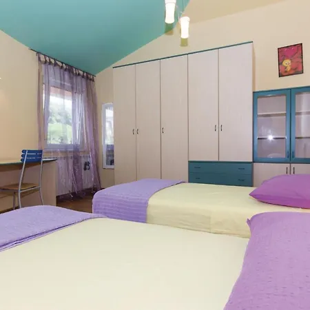 Stunning Home In Pula With Kitchen Holiday home *