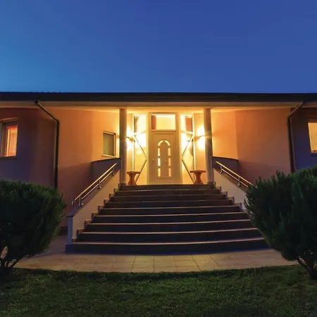 Ferienhaus Luxurious Home In Pula *