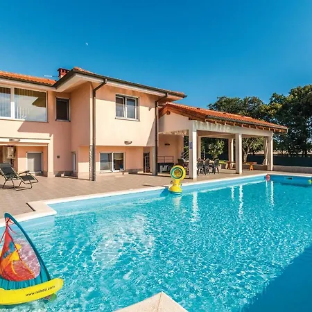 Luxurious Home In Pula Ferienhaus
